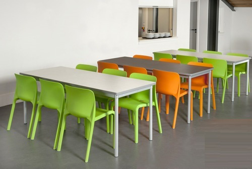 میز ۴ نفره پلاستیکی