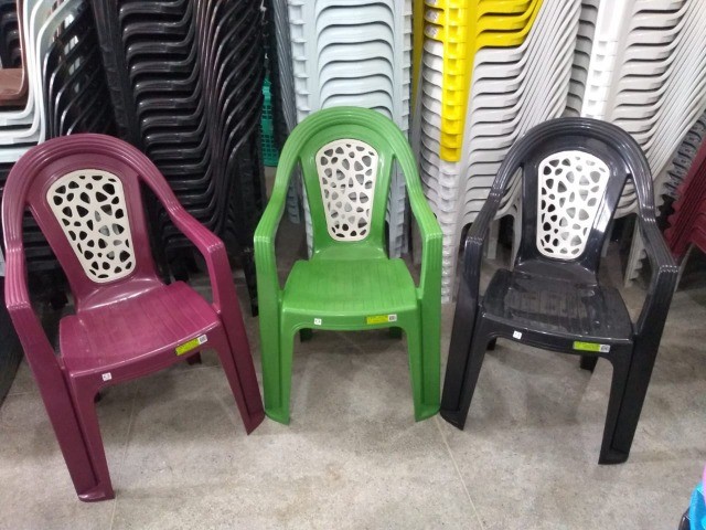 صندلی پلاستیکی رنگی